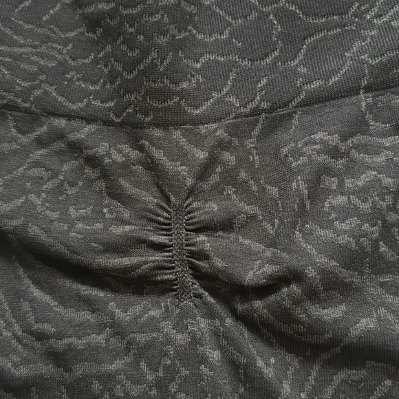 Gymshark Adapt Animal Seamless Shorts - Picture 8 of 9